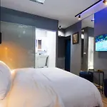 The Bubbles - Jacuzzi 3* Tirana