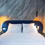 The Bubbles - Jacuzzi 3* Tirana