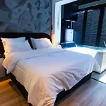 The Bubbles - Jacuzzi 3* Tirana