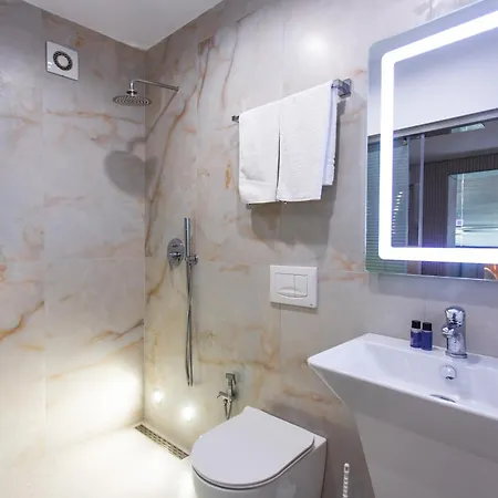 Hotel The Bubbles - Jacuzzi Tirana