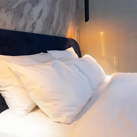 호텔 The Bubbles - Jacuzzi 티라나