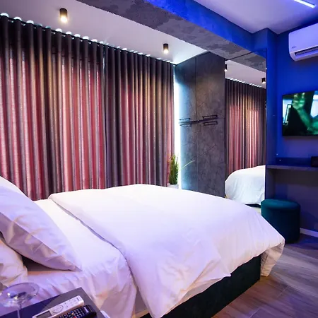 The Bubbles - Jacuzzi Hotel Tirana