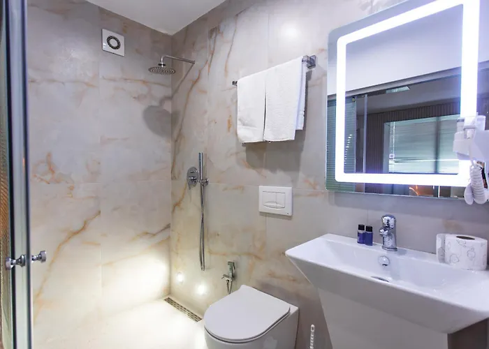 호텔 The Bubbles - Jacuzzi 티라나