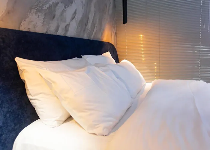 호텔 The Bubbles - Jacuzzi 티라나