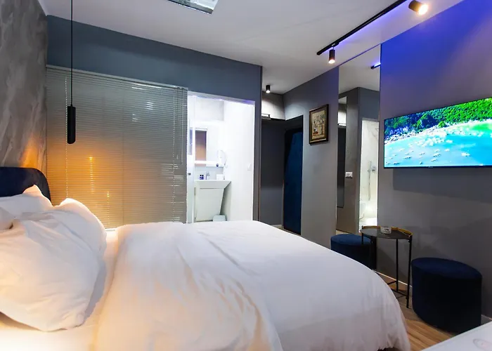 The Bubbles - Jacuzzi 3* 티라나