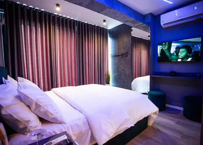 The Bubbles - Jacuzzi Hotel Tirana