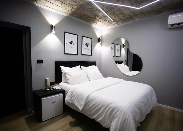 The Bubbles - Jacuzzi Hotel Tirana