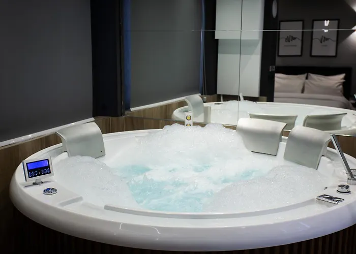 Hotel The Bubbles - Jacuzzi Tirana