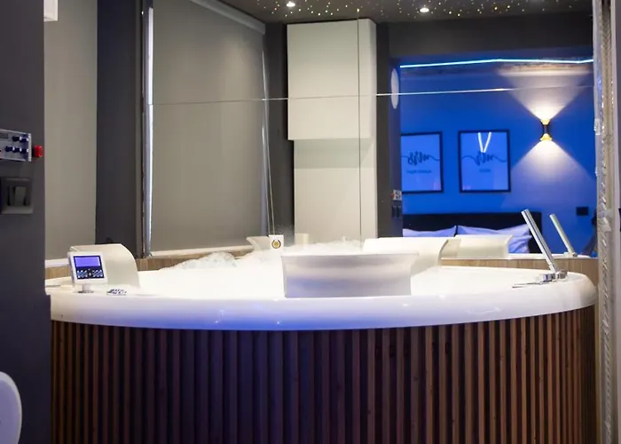 The Bubbles - Jacuzzi 3* 티라나