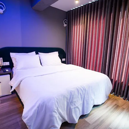 The Bubbles - Jacuzzi 티라나