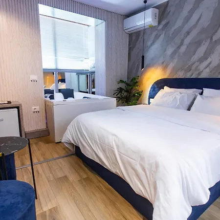 The Bubbles - Jacuzzi 3* 티라나