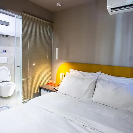 The Bubbles - Jacuzzi 3* 티라나