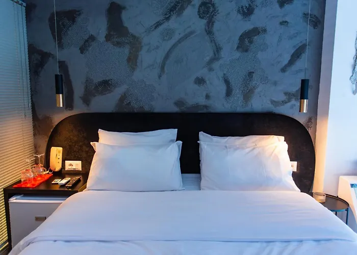 The Bubbles - Jacuzzi מלון טיראנה