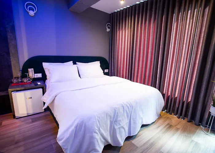 The Bubbles - Jacuzzi טיראנה