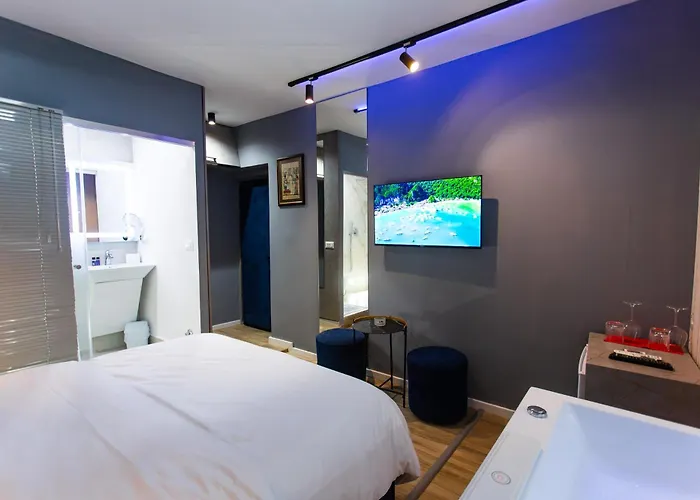 מלון The Bubbles - Jacuzzi 3*