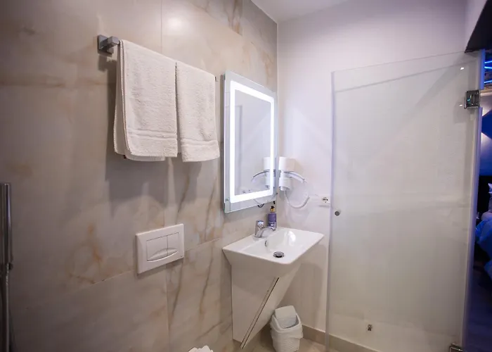 The Bubbles - Jacuzzi טיראנה